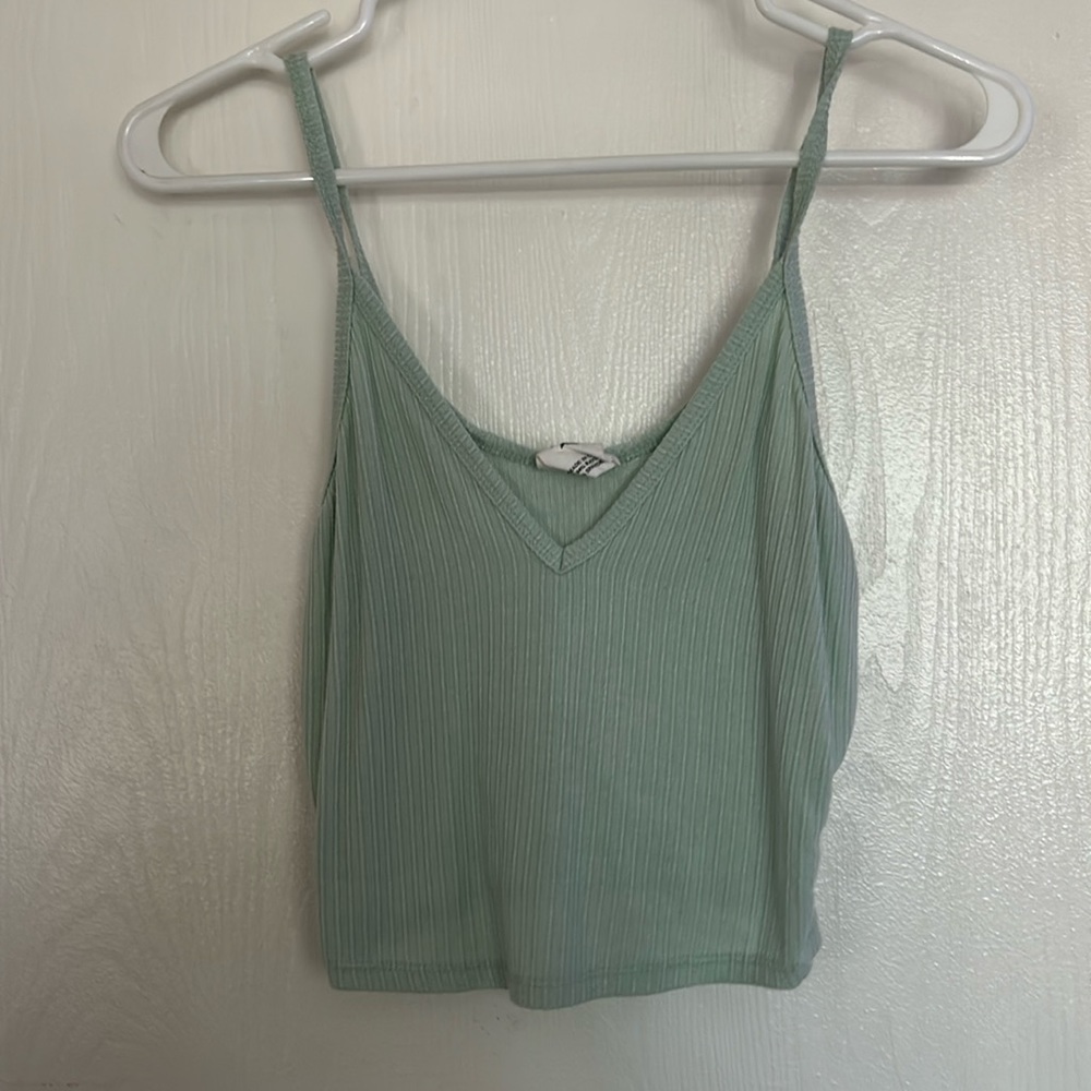 Cute green crop top v neck never worn